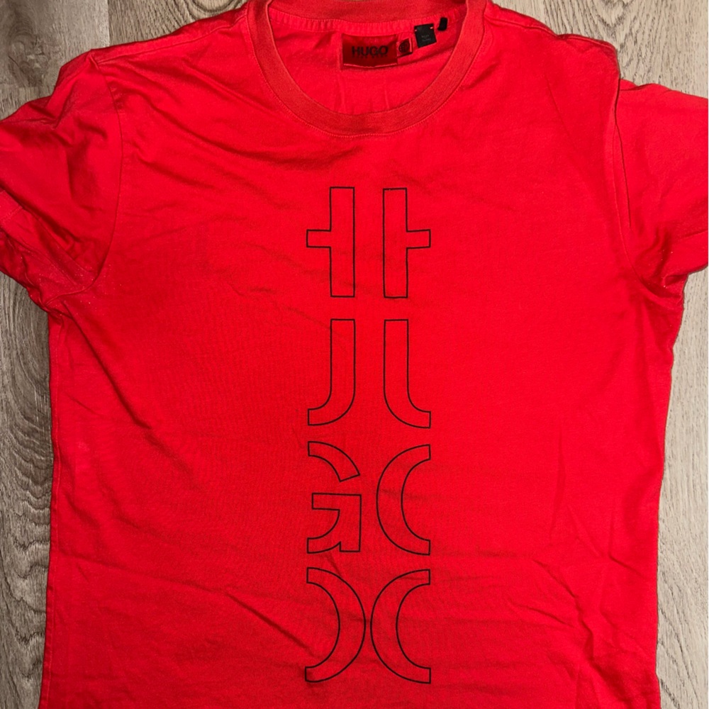 HUGO Red and Black Short Sleeve Tee Vibrant Design